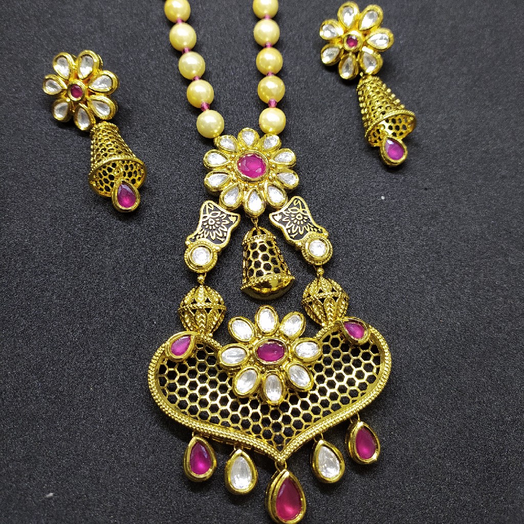 Kundan pendant set