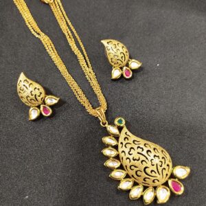 Kundan pendant set
