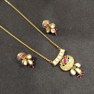 Kundan pendant set