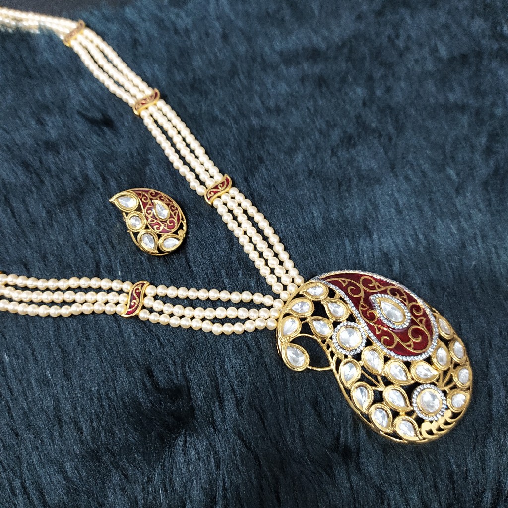 Kundan pendant set
