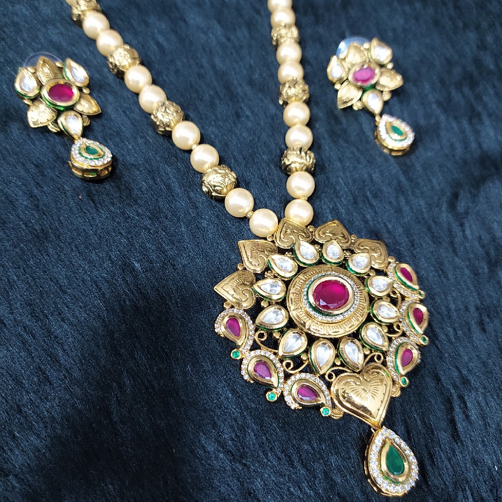 Kundan pendant set