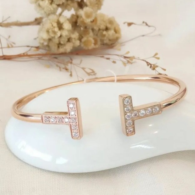 20 carat rose gold t pattern ladies bracelet rh-lb903
