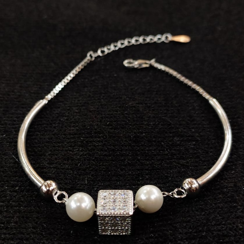92.5 silver with classical moti ladies bracelet rh-lb856