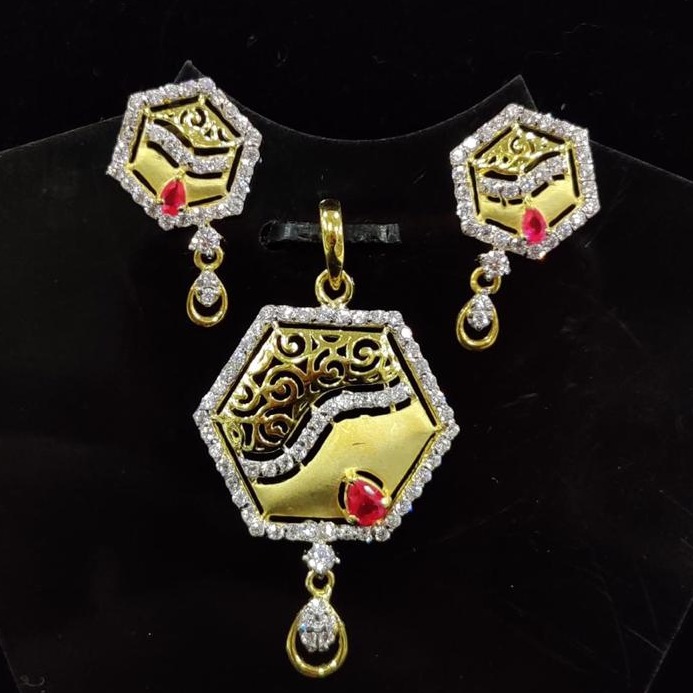 916 Gold 22kt Diamond  Pendal Butti Set RH-PSET06