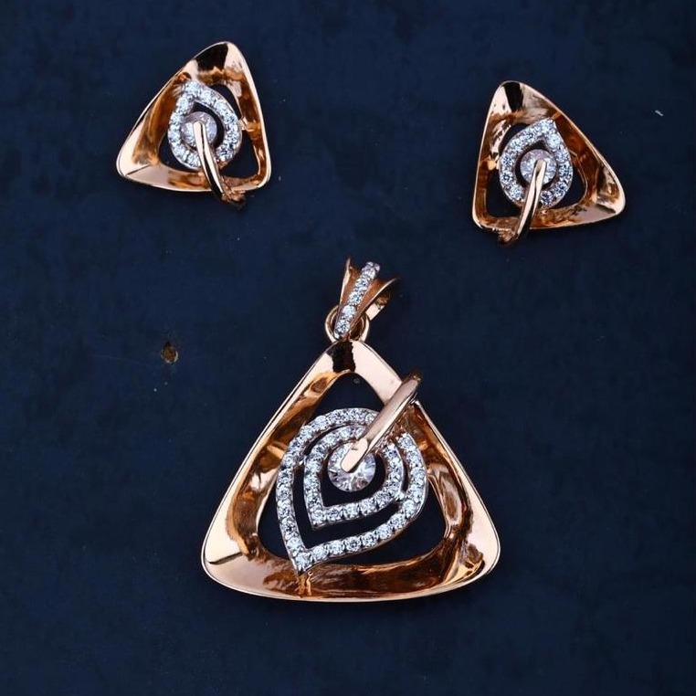 18Kt Rose Gold Triangle Pendal Butti Set RRGPSET03