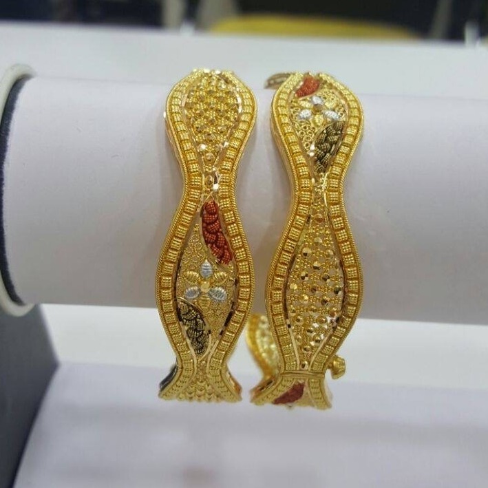 916 Gold Fancy Flower Design Bangle RH-B006