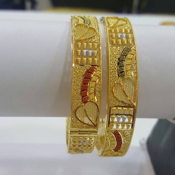 22Kt Gold Designer Bangle Kada RH-B002