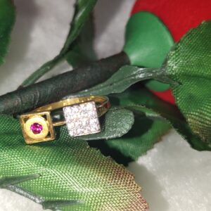 Ladies antique ring