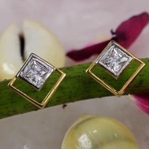 916 Gold Square  Butti