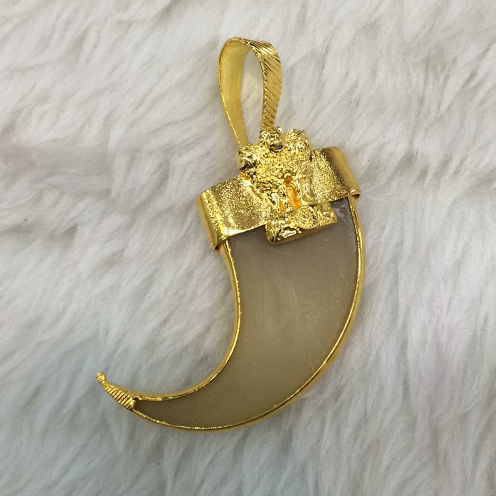 916 Gold Artificial Vaghnakh Pendant RH-P001