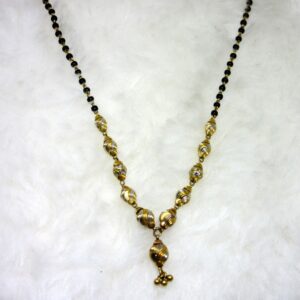 Gold verticla mangalsutra dokiya