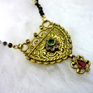 Gold single line semi jadtar mangalsutra