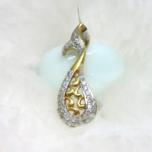 Fish type design gold pendent