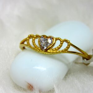 Gold lite weight heart ring