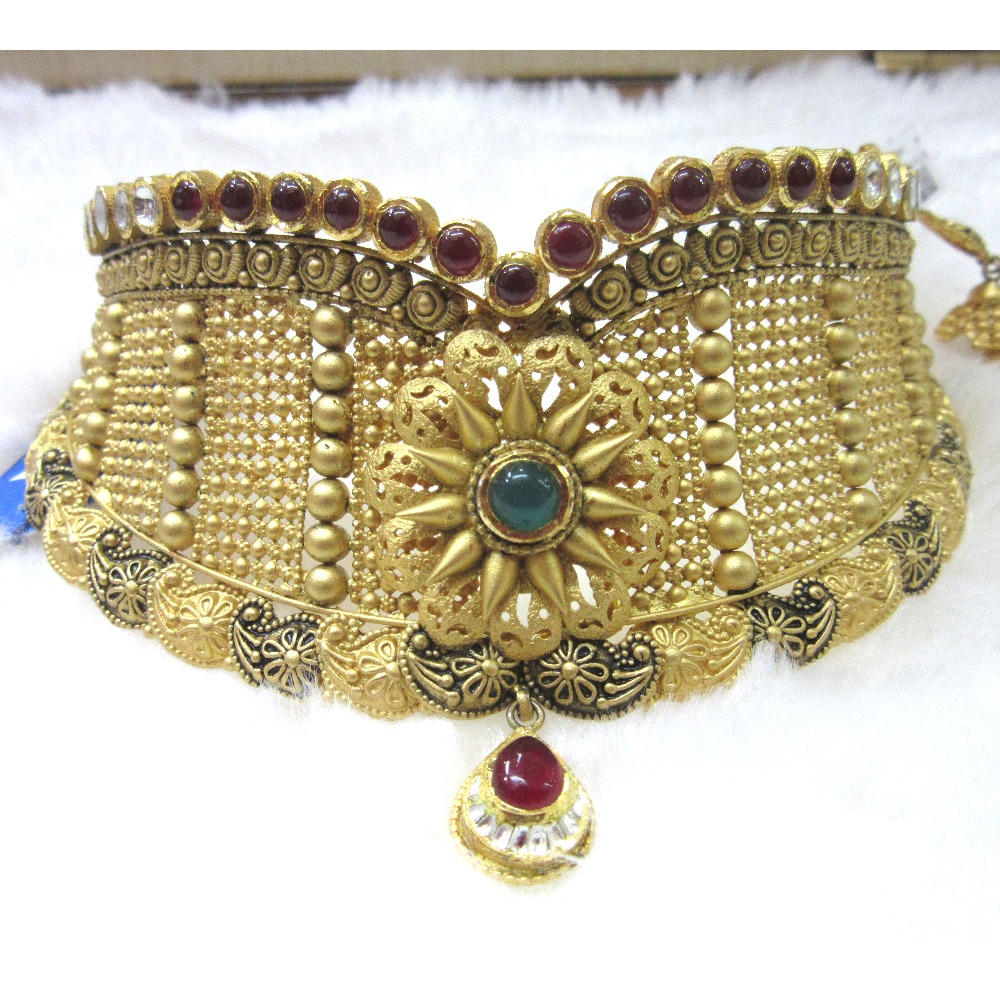 Gold broad jadtar chokker neckwear set