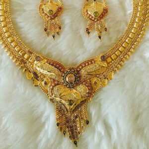 Gold necklace set butii