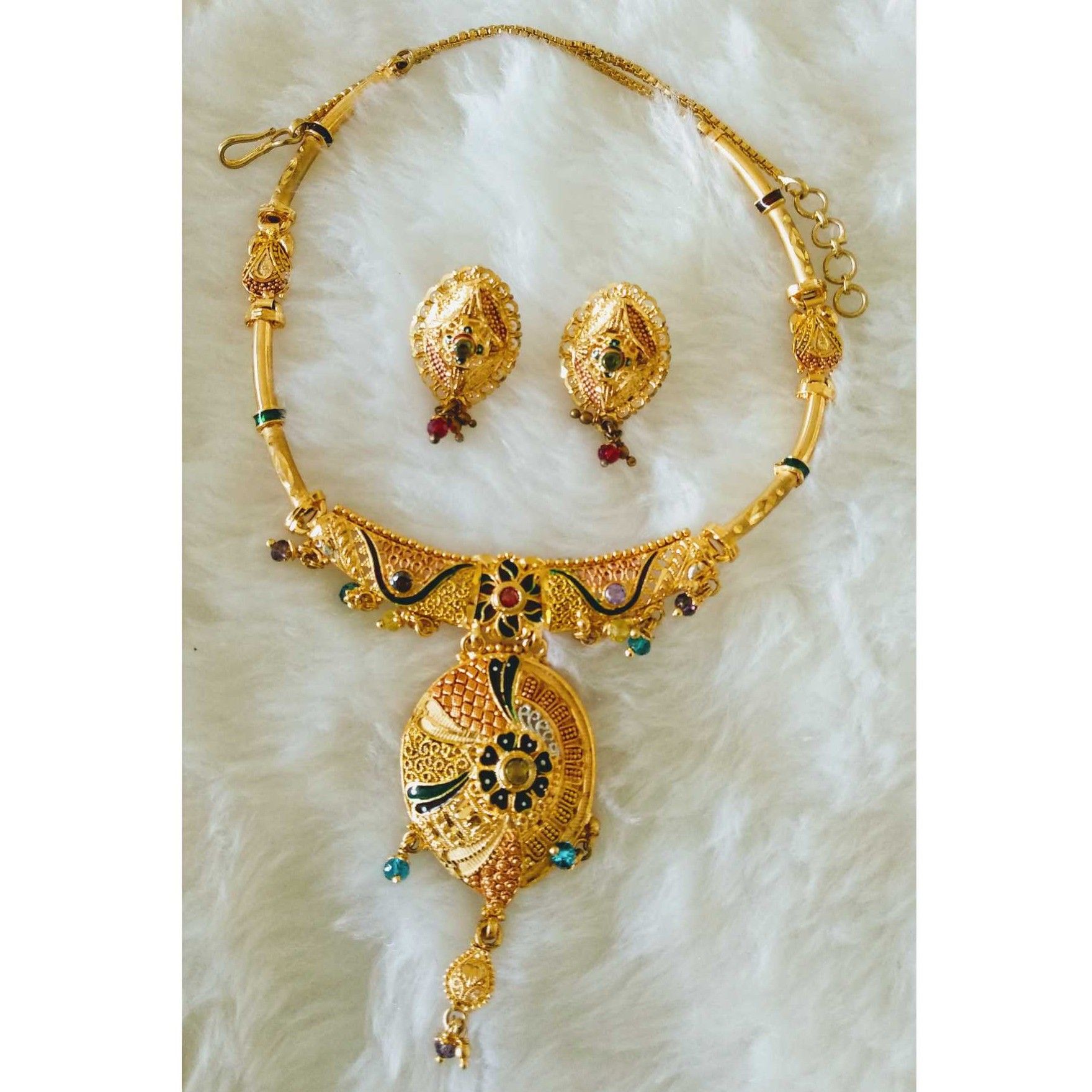 Gold Fancy necklace set butii