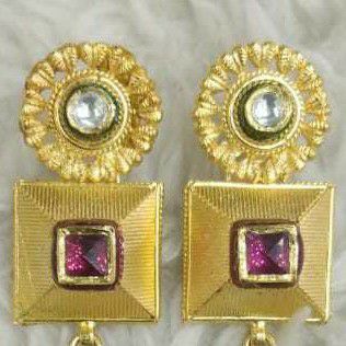 Gold Fancy antique earrings - Image 2