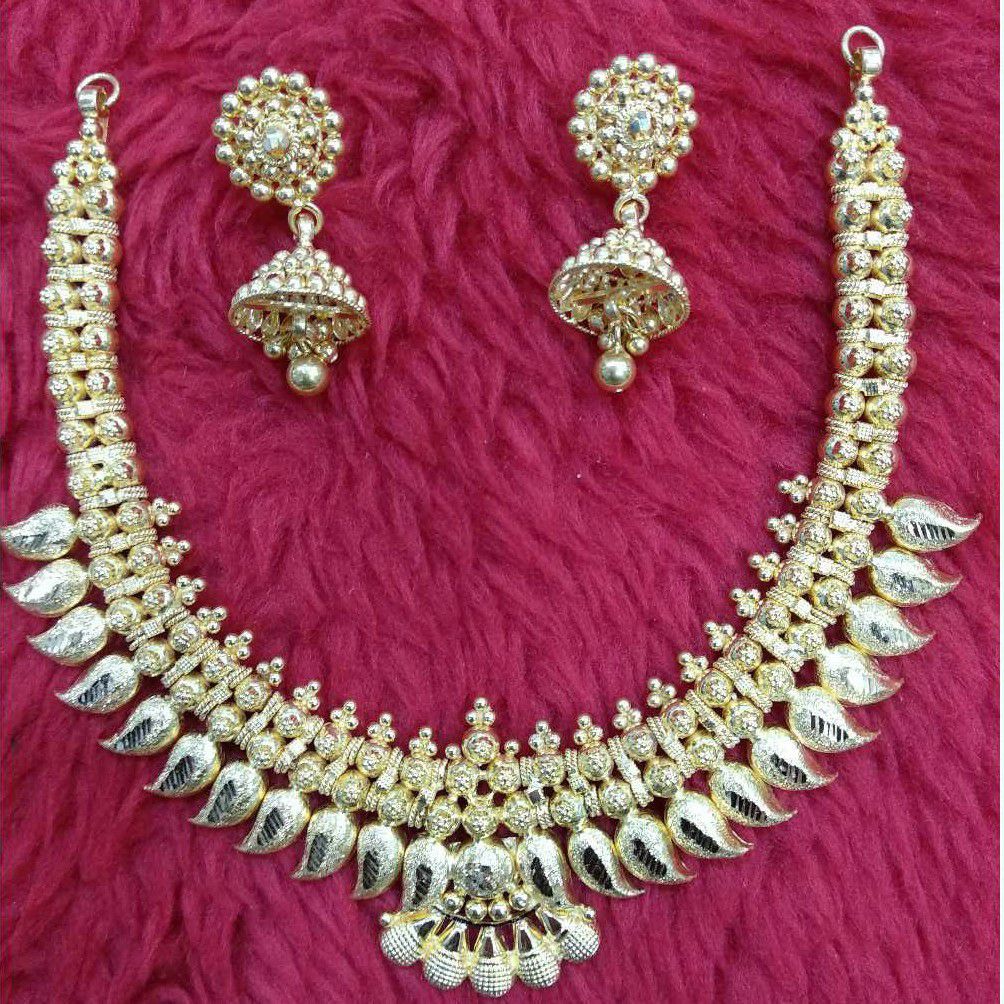 Gold Fancy Necklace Set Buti
