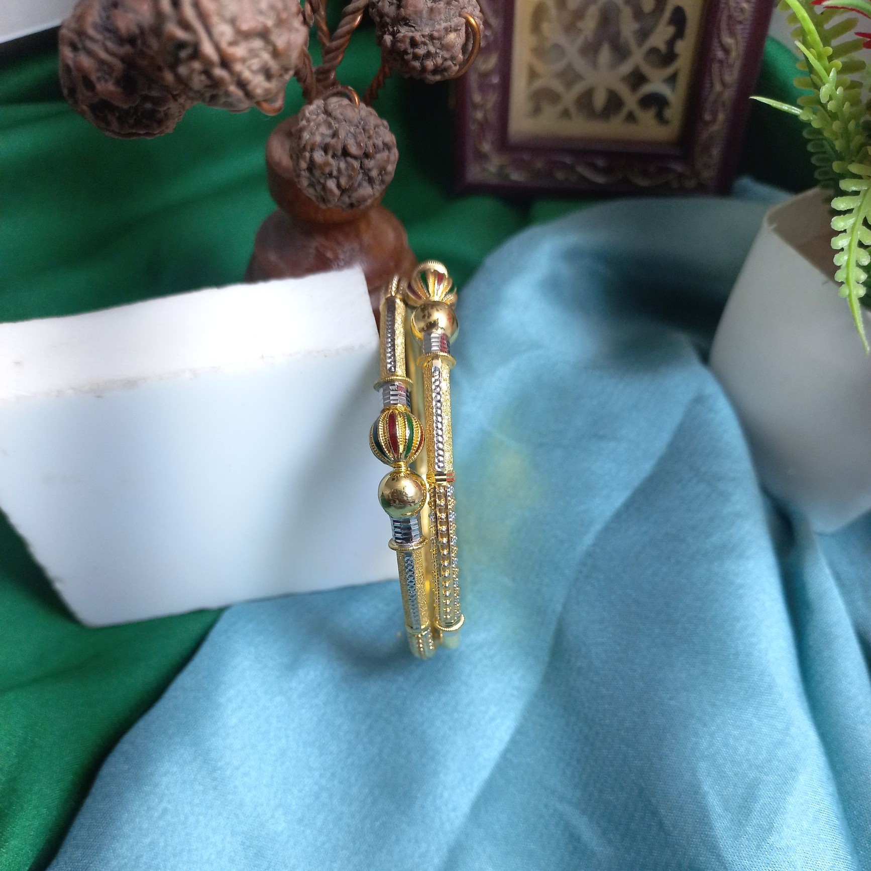 916 Gold Stylish Ball Pipe Kadali