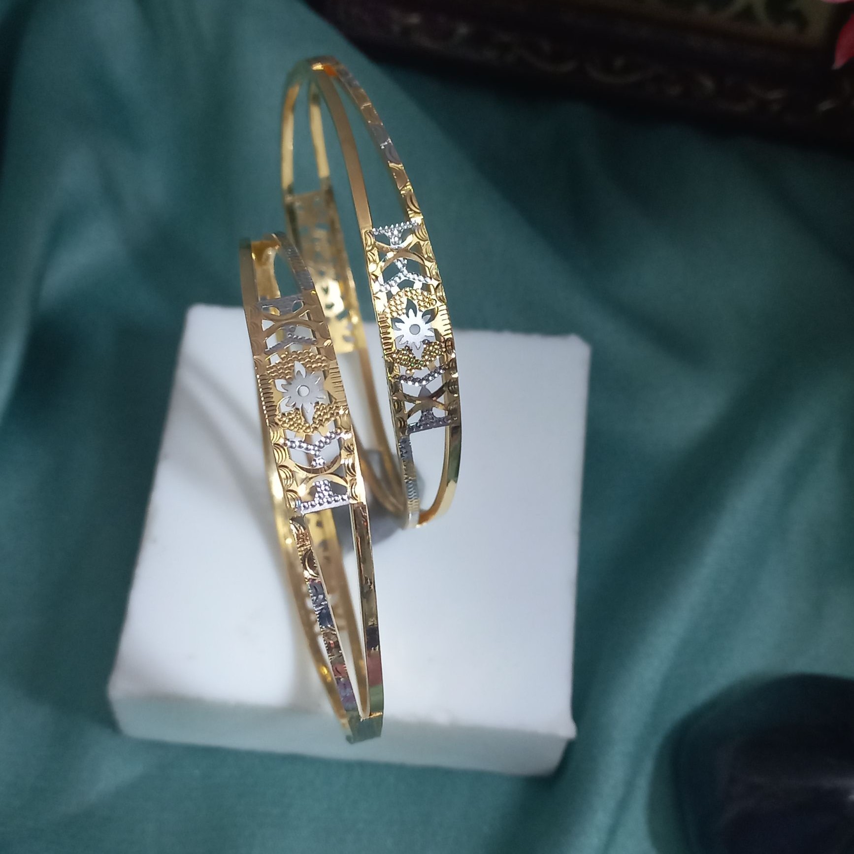 22K Gold Stylish Bangle