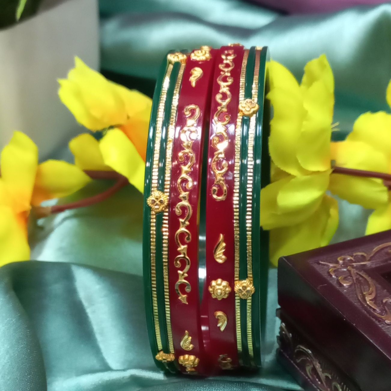 916  Gold Fancy design Plastic Chudi
