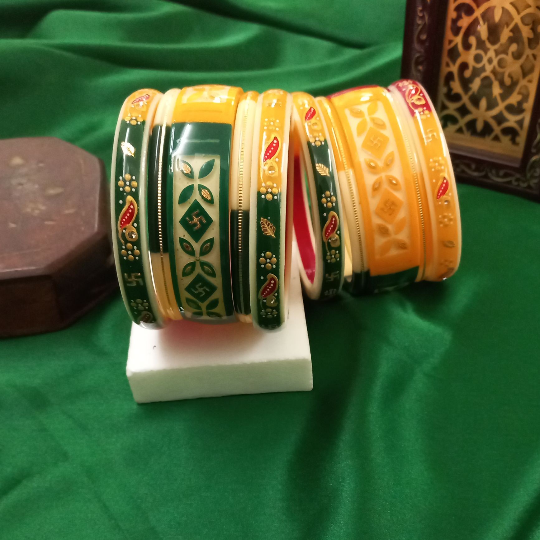 916 Gold Traditional Design Plastic Kangan