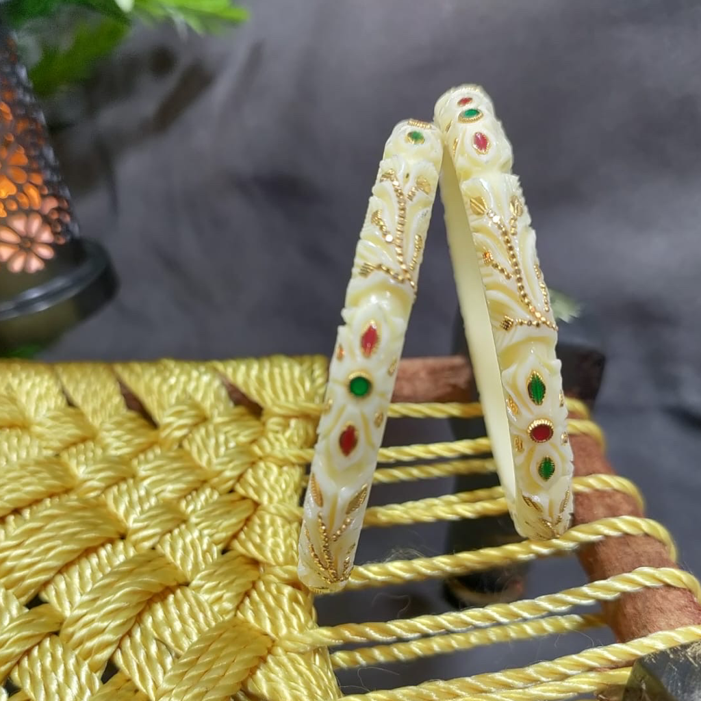 22kt FANCY CARVING GOLD PLASTIC CHUDI