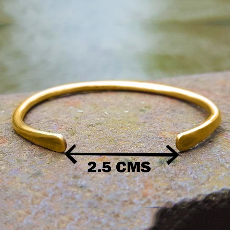 18 K Hallmark Stamped Yellow Gold Hammered Tribal Men's Cuff Bracelet - Image 4