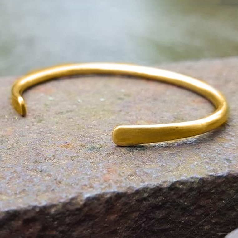 18 K Hallmark Stamped Yellow Gold Hammered Tribal Men's Cuff Bracelet - Image 3