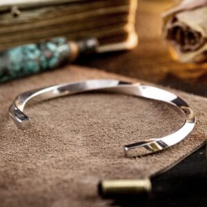 18 Kt Hallmark Stamped White Gold Twisted Men's Cuff Bracelet 20 Gms