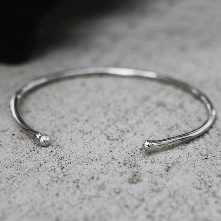 18 kt hallmark stamped white gold men's open cuff bracelet 16 gms - Image 2