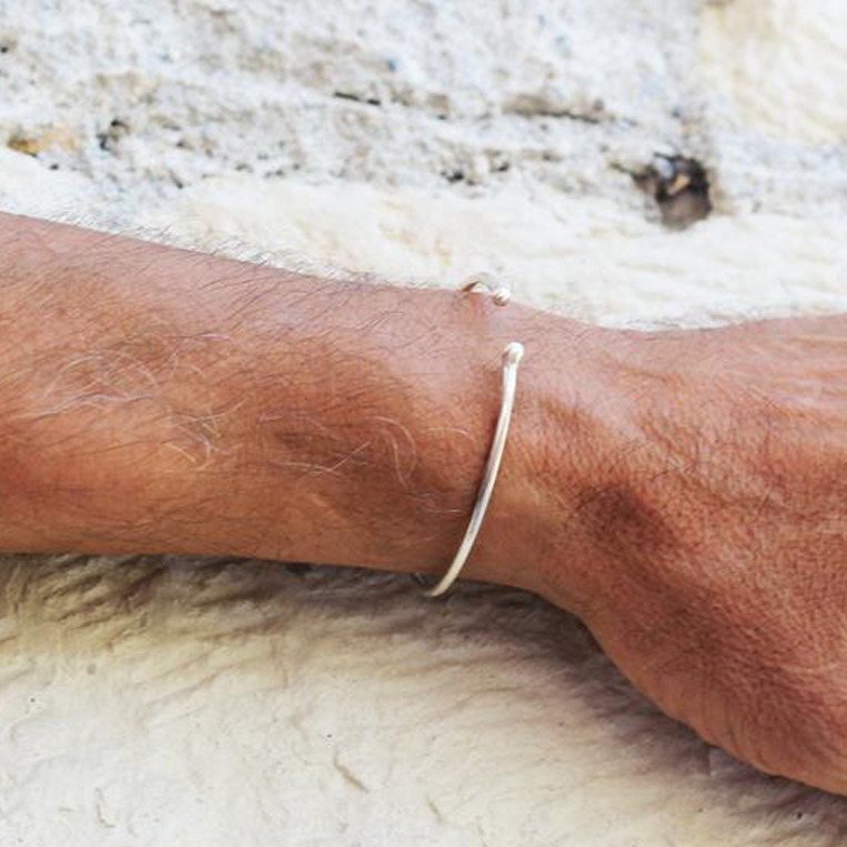 18 kt hallmark stamped white gold men's open cuff bracelet 16 gms
