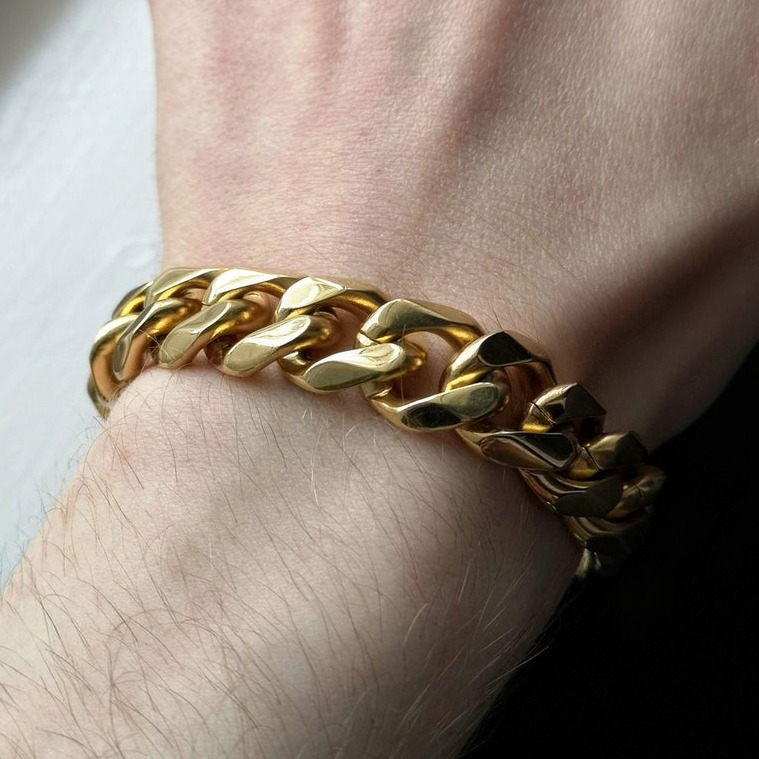 18 Kt Yellow Gold Curb Cuban Handmade Men's Bracelet 40 Gms