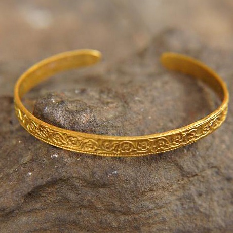 22 Kt Yellow Gold Artisan Texture Floral Open Bracelet Bangle 20 Gram - Image 4