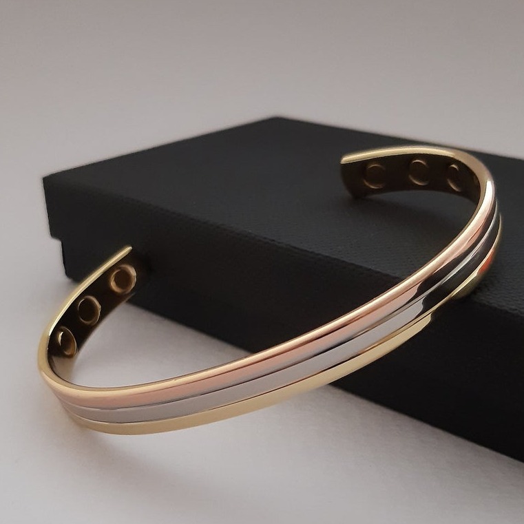 18 Kt White Rose & Yellow Gold Three Tone Cuff Bracelet Bangle 7.5 MM
