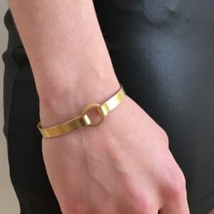 22 Kt Yellow Gold Women's O Ring Hook Closer Bracelet Bangle 18 Grams