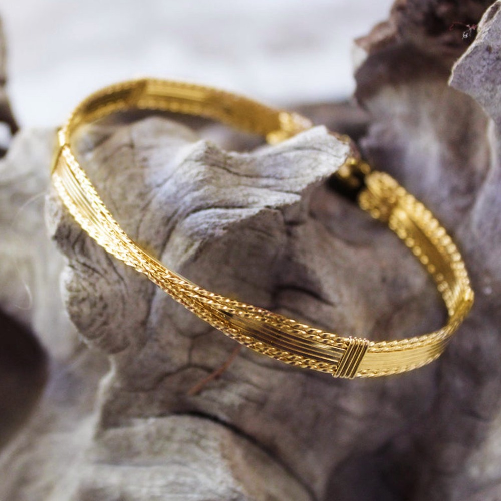 18 Kt Yellow Gold Wirewrapped X Design Women's Bracelet Bangle 25 Gms - Image 5