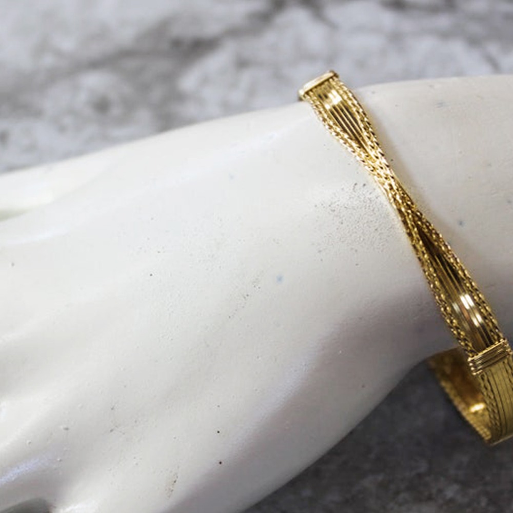 18 Kt Yellow Gold Wirewrapped X Design Women's Bracelet Bangle 25 Gms - Image 4