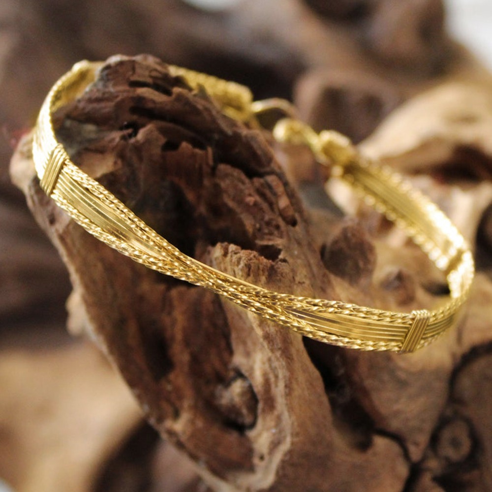 18 Kt Yellow Gold Wirewrapped X Design Women's Bracelet Bangle 25 Gms - Image 2