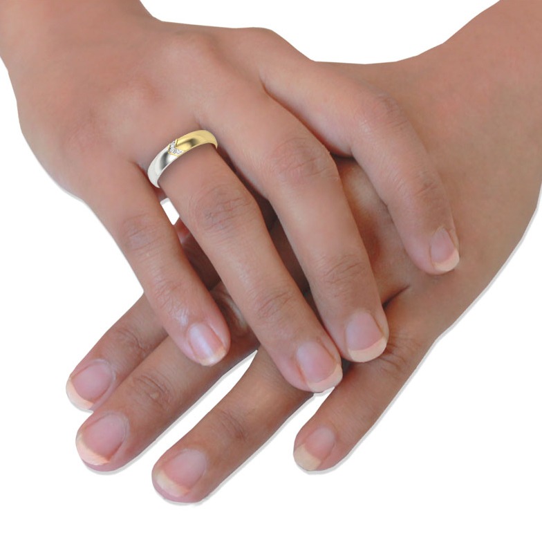 18KT Yellow Gold Aariyan Diamond Wedding Ring - Image 4