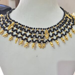 916 gold black color beads choker set