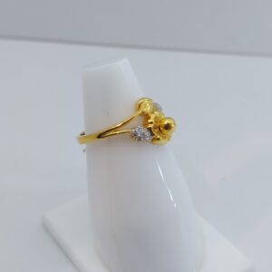 916 Gold CZ Flower Design Ring