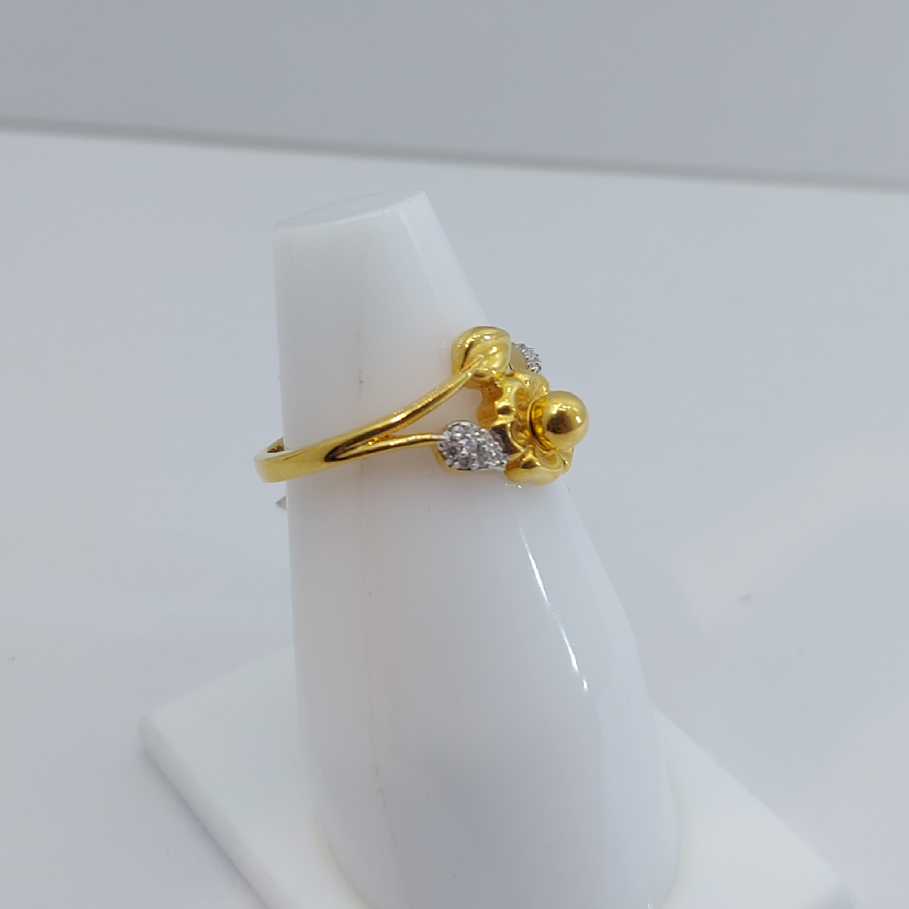 916 Gold CZ Flower Design Ring - Image 3