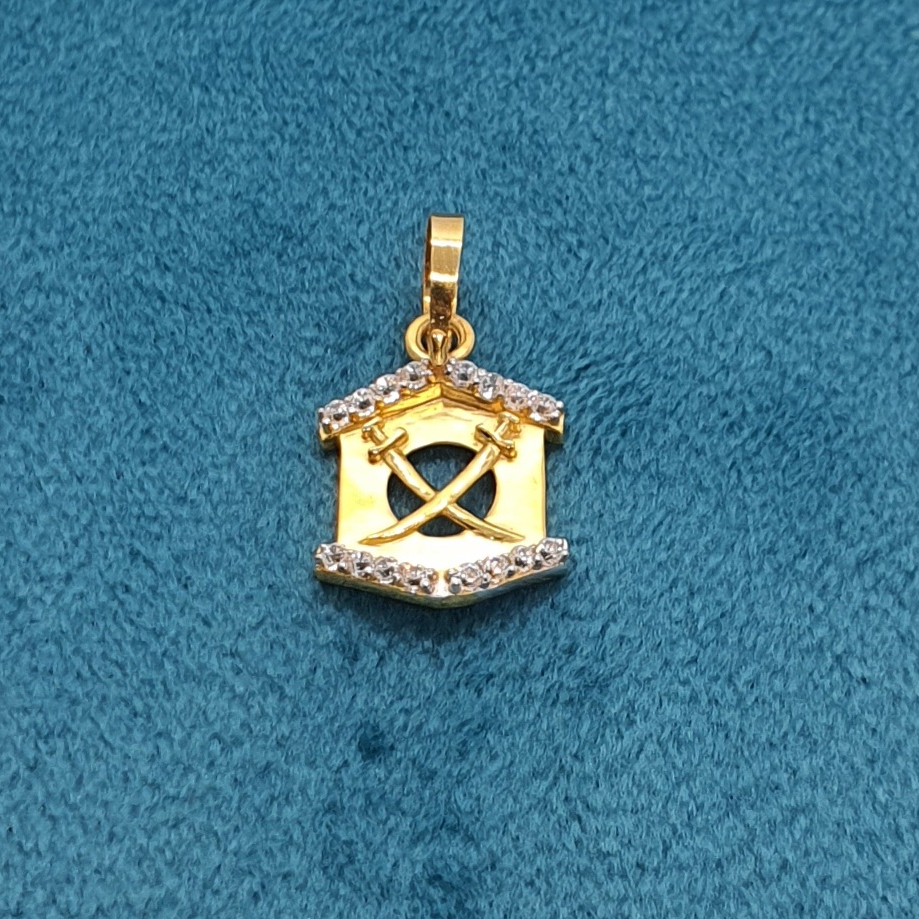 18.k Gold Diamond Gents Pendant