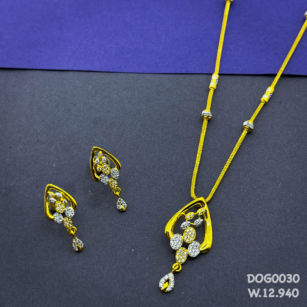 22.k Gold Fancy Diamond Pendant Chain