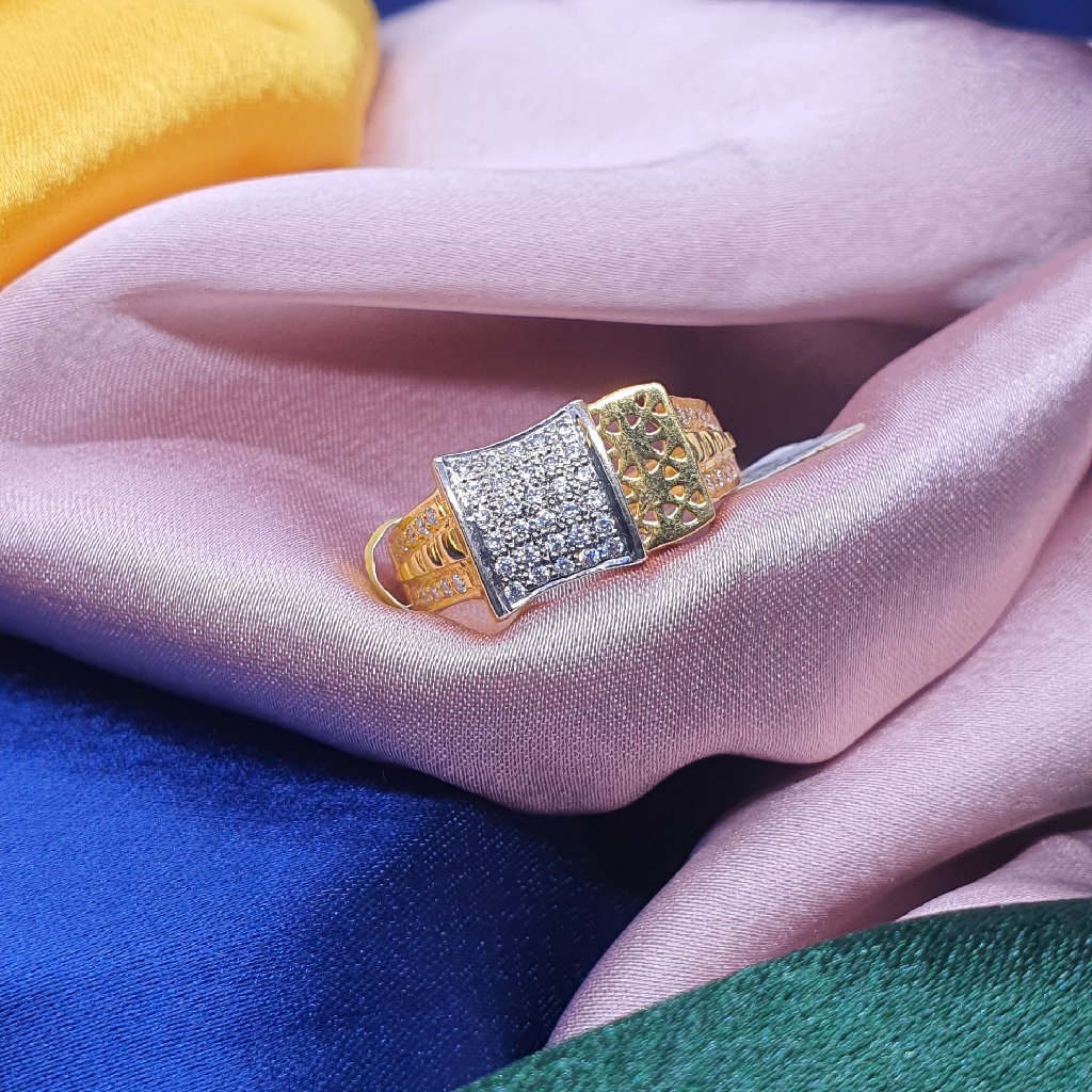 22.k Gold Fancy Gents Ring