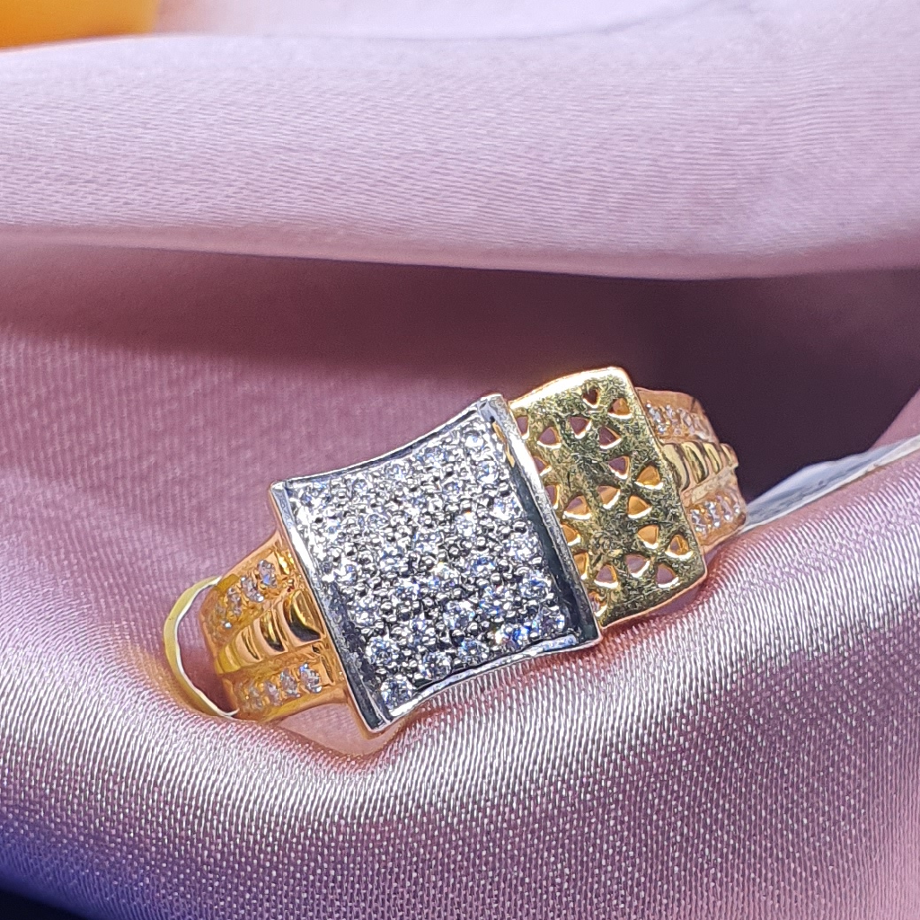 22.k Gold Fancy Diamond Gents Ring - Image 2