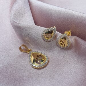 18.k Gold Diamond Ladies Pendant Set