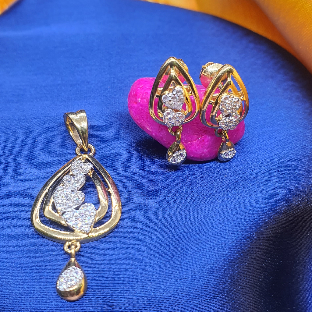 Gold 91.6 Fancy Design Ladies Pendant Set